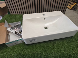 Wastafel met Hansgrohe mengkraan Sphinx, Talis